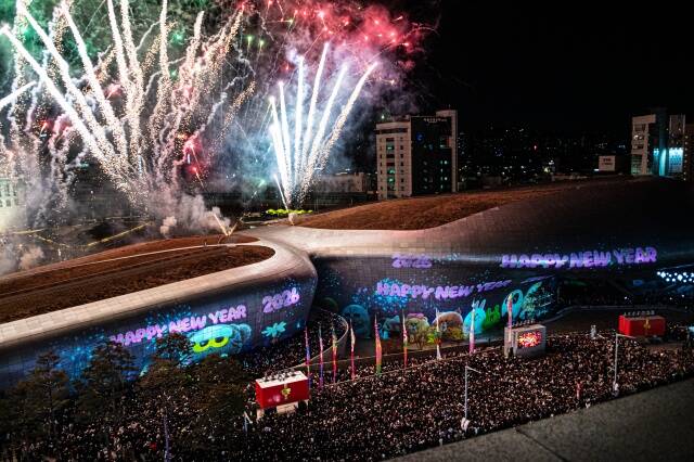 지난해 12월 31일 열린 새해맞이 카운트다운 행사에는 약 8만7000명이 현장을 찾았다. /서울시