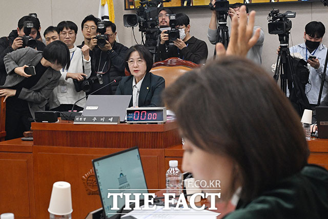 반대하는 나 의원과,