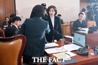  인사 나누는 추미애-나경원 [포토]