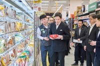  정용진 회장, '1등 매장' 스타필드마켓 죽전점서 새해 첫 현장 경영