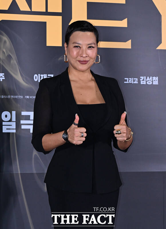 배우 정영주와 김신록, 한소희, 전종서, 김성철, 이재균, 유아(왼쪽부터)가 8일 오후 서울 송파구 롯데시네마 월드타워점에서 열린 영화 '프로젝트Y' 언론시사회 및 기자간담회에 참석해 포즈를 취하고 있다. /이새롬 기자