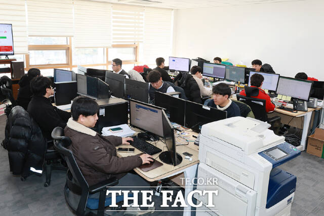 예천군이 토목직 공무원 12명으로 합동설계팀을 꾸려 2월 28일까지 합동설계팀을 운영하고 있다. 군은 합동설계팀 운영을 통해 실시설계비 약 10억 원의 예산 절감 효과를 기대한다. /예천군