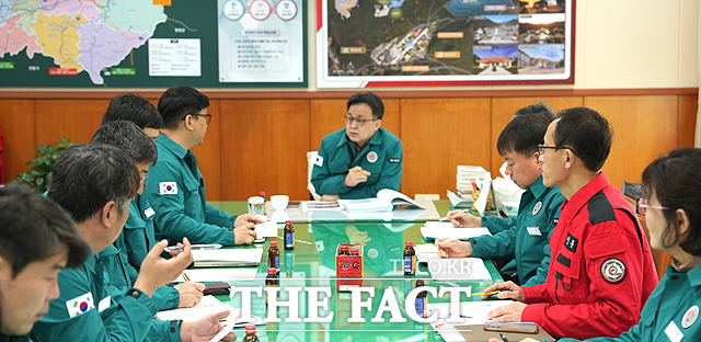 봉화군이 겨울철 한파 대비 분야별 점검 회의를 개최했다. 박시홍 부군수가 회의에서 발언하고 있다. /봉화군