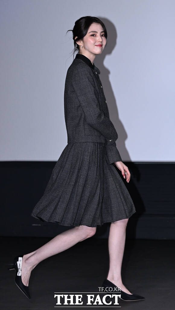 배우 정영주와 김신록, 한소희, 전종서, 김성철, 이재균, 유아(왼쪽부터)가 8일 오후 서울 송파구 롯데시네마 월드타워점에서 열린 영화 '프로젝트Y' 언론시사회 및 기자간담회에 참석해 포즈를 취하고 있다. /이새롬 기자