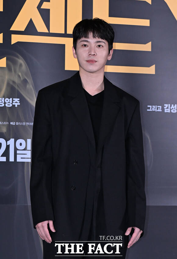 배우 정영주와 김신록, 한소희, 전종서, 김성철, 이재균, 유아(왼쪽부터)가 8일 오후 서울 송파구 롯데시네마 월드타워점에서 열린 영화 '프로젝트Y' 언론시사회 및 기자간담회에 참석해 포즈를 취하고 있다. /이새롬 기자