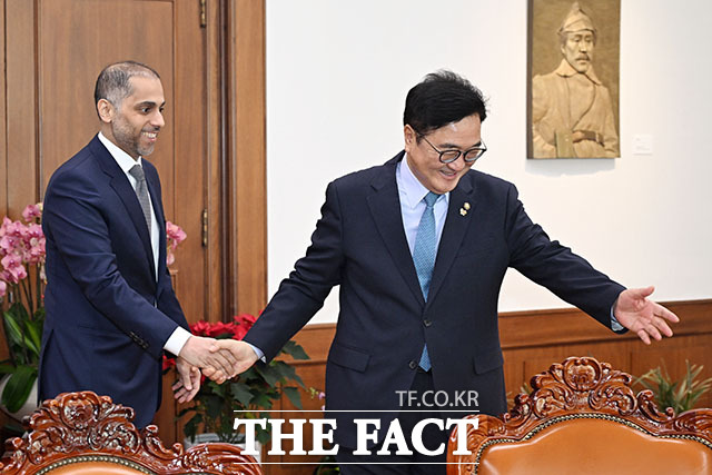 알-하마르 주한카타르대사 접견하는 우원식 의장(오른쪽).