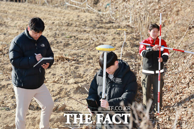 예천군이 토목직 공무원 12명으로 합동설계팀을 꾸려 2월28일까지 합동설계팀을 운영하고 있다. 군은 합동설계팀 운영을 통해 실시설계비 약 10억 원의 예산 절감 효과를 기대한다. /예천군