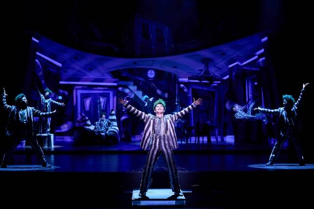 이번 시즌에 새롭게 합류한 김준수는 탄탄하고 안정적인 가창력과 연기력을 뽐내고, 필터링 없는 19금 개그와 욕설도 차지게 내뱉으며 지금껏 보여준 적 없는 색다른 매력으로 관객들을 사로잡고 있다. /CJ ENM