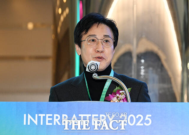 신영대 더불어민주당 의원이 지난 2월 5일 오전 서울 강남구 코엑스에서 열린 '인터배터리 2025'개막식에 참석해 축사를 하고 있다. /박헌우 기자