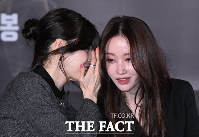 주인공 미선 역을 맡은 한소희(왼쪽)는