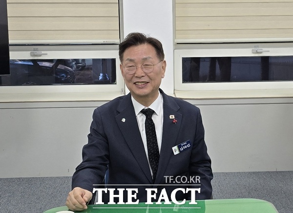 김제선 대전 중구청장이 8일 대전시의회 기자실에서 간담회를 갖고 있는 모습. /선치영 기자