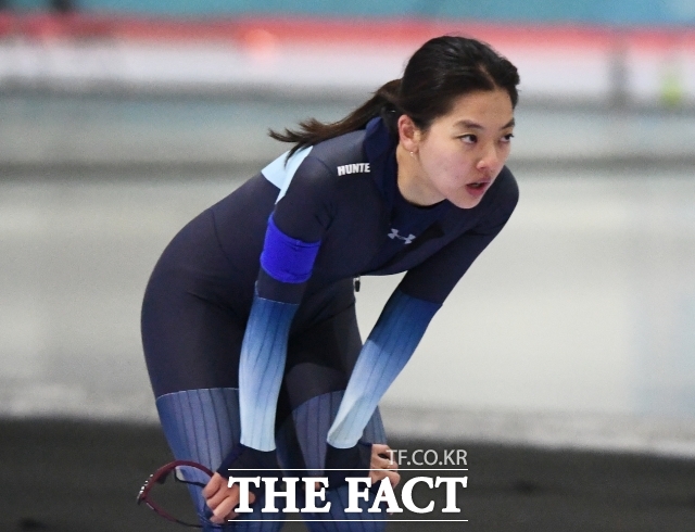 한국 여자 스피드스케이팅의 김보름은 지난 2018년 불거진 '왕따 논란'을 딛고 꿋꿋하게 선수 생활을 이어오다 지난해 12월 은퇴를 선언했다. 문체부 감사 결과 김보름은 오히려 피해자로 드러났다./더팩트 DB