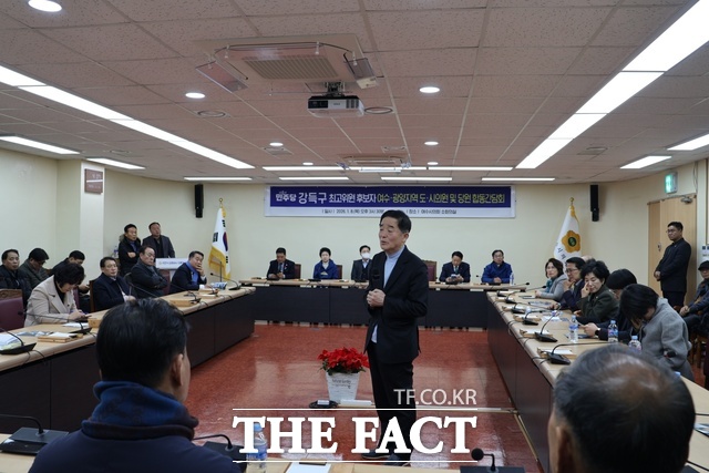 강득구 더불어민주당 최고위원 보궐선거 후보가 8일 여수시의회 소회의실에서 열린 여수·광양 합동 정책간담회에서 발언을 하고 있다. /고병채 기자