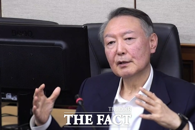 더불어민주당 소속 국회 법제사법위원회 위원들은 8일