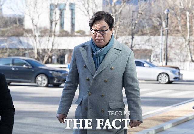 김성태 쌍방울 전 회장이 8일 오전 서울 서초구 서울고등검찰청 인권침해점검 태스크포스(TF)에 쌍방울 대북 송금 사건 수사 당시 제기된 '연어·술 파티 의혹'과 관련한 조사를 받기 위해 출석하고 있다. /박헌우 기자