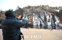  한파가 만든 빙벽 [포토]