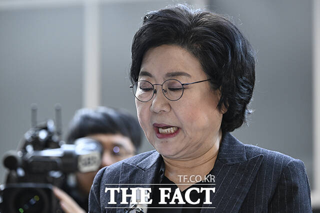 이혜훈 기획예산처 장관 후보자가 30일 오전 서울 중구 예금보험공사에 마련된 인사청문회 준비 사무실에 출근하기에 앞서 윤석열 전 대통령의 12·3 비상계엄 옹호 논란에 대해 사과하고 있다./송호영 기자