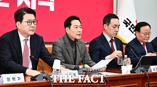 장동혁 대표가 7일 12·3 비상계엄에 대해 사과하며 당명 개정 추진 의사를 밝혔다. /남용희 기자