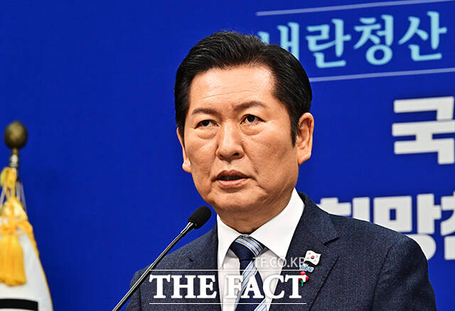 정청래 더불어민주당 대표가 9일 경남 창원 의창구 민주당 경남도당에서 열린 민생 현장 최고위원회의에서 내란 우두머리 혐의로 재판에 넘겨진 윤석열 전 대통령에게 사형이 구형돼야 한다고 말했다. /배정한 기자