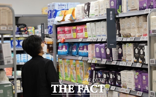 장애여성들은 월경 시 생리대 교체 불편, 비용 부담 등 다양한 문제를 겪는다. 전문가들은 생리대 지원 정책 등 장애여성의 월경권을 증진할 필요가 있다고 강조한다. /뉴시스