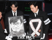  故 안성기 장례미사 '후배들 배웅 속 떠나는 마지막 길' [TF사진관]