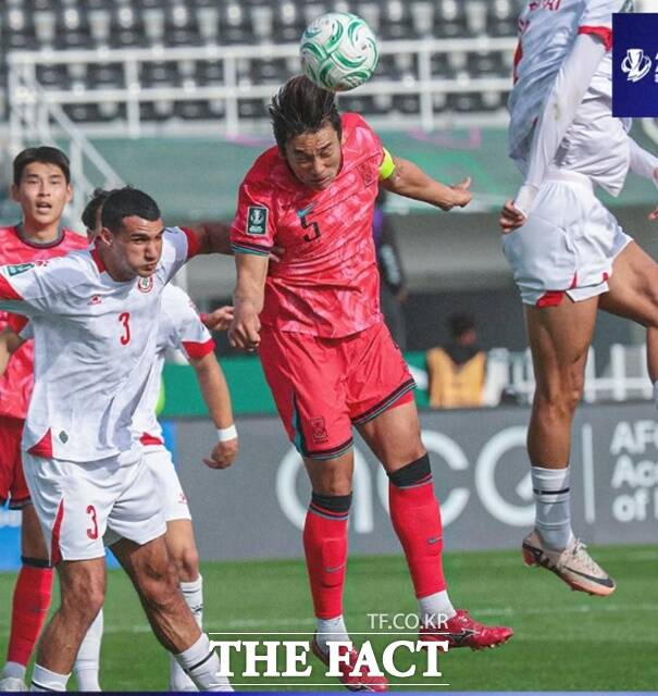 이민성호의 수비수 이현용이 10일 레바논과 2026 AFC U23 아시안컵 C조 2차전 전반 20분 강력한 헤더 동점골을 터뜨리고 있다./리야드=KFA