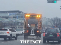  수원시, 선제적 제설제 살포 블랙아이스 대비… 강풍 피해 예방 위해 지장물 점검