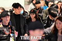  김경, 경찰 임의동행 받으며 귀국 [포토]