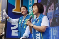  [속보] '강선우에 1억' 김경, 귀국일 당겨 오늘 오후 입국