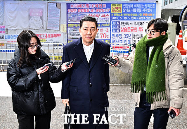 김병기 더불어민주당 전 원내대표가 12일 오후 서울 여의도 중앙당사에서 열린 윤리심판원에 출석하며 취재진의 질의에 답변을 하고 있다. /배정한 기자