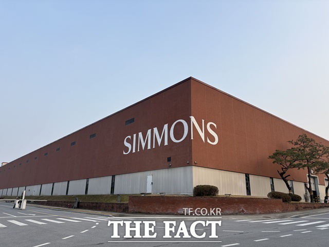 시몬스는 현재 프리미엄과 비건 전략 투트랙으로 시장 점유율을 높여가고 있다. 사진은 시몬스 테라스의 모습이다. /이천=문화영 기자