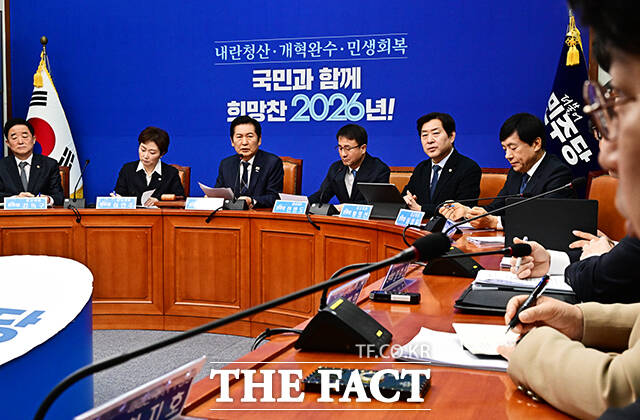 정청래 더불어민주당 대표가 12일 오전 서울 여의도 국회에서 열린 최고위원회의에 참석해 모두발언을 하고 있다. /국회=배정한 기자