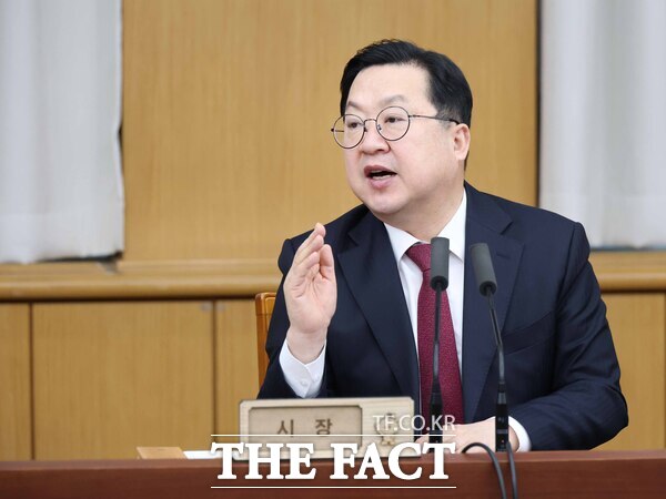 이장우 대전시장이 12일 주간업무회의를 주재하고 있다. /대전시