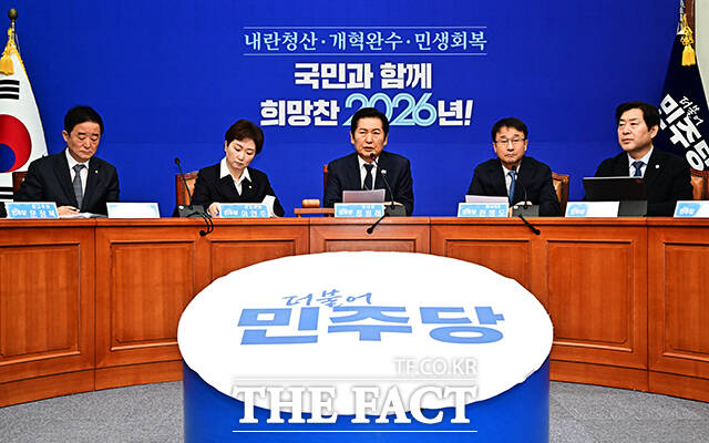 정청래 더불어민주당 대표가 12일 오전 서울 여의도 국회에서 열린 최고위원회의에 참석해 모두발언을 하고 있다. /국회=배정한 기자