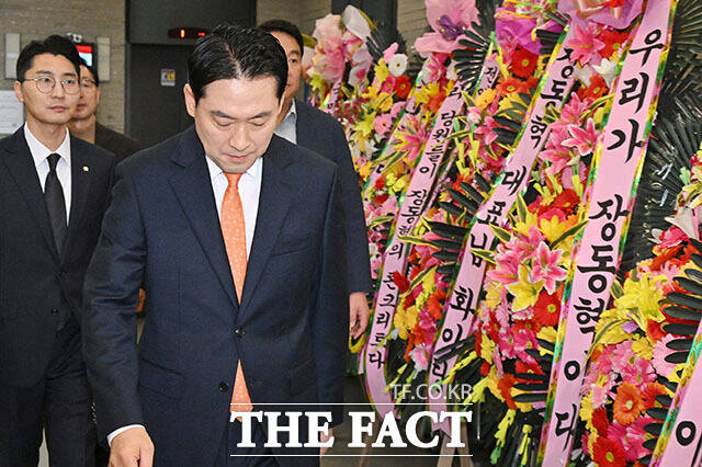 장 대표가 범여권 성향으로 분류되는 조국 혁신당 대표까지 포함해 '빅텐트' 테이블에 올린 것을 두고 당내 평가는 엇갈리고 있다. /남용희 기자