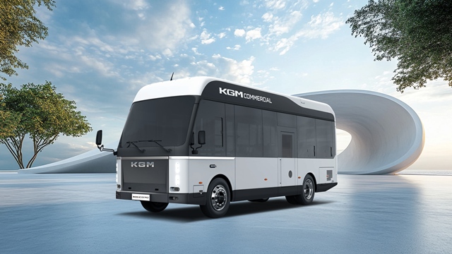 KGM커머셜(KGMC)은 지난해 매출 1077억원, 영업이익 2억5000만원을 기록하며 흑자 전환에 성공했다고 12일 밝혔다. 국내 최초 7m급 저상 전기버스 E-STANA(이-스타나) /KGMC