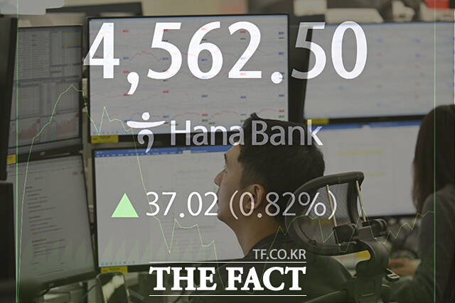 12일 코스피는 전 거래일보다 0.84% 상승한 4624.79에 거래를 마쳤다. 사진은 기사 내용과 무관함. /송호영 기자