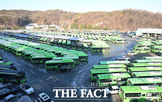 '서울 시내버스 총파업' 멈춰 선 시민들의 발.