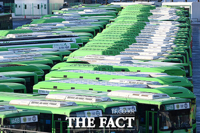 '서울 시내버스 총파업' 멈춰 선 시민들의 발.