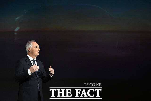 르노코리아 니콜라 파리 사장이 13일 오전 서울 광진구 그랜드 워커힐에서 열린 르노코리아 글로벌 플래그십 미디어 공개 행사에 참석해 인사말을 하고 있다. /서예원 기자