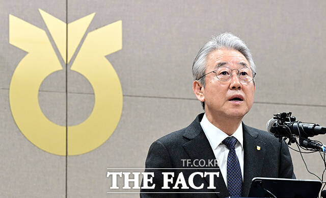 강호동 농협중앙회 회장이 13일 오전 서울 중구 새문안로 농협중앙회 본관에서 농림축산식품부 특별감사 중간결과 발표와 관련해 대국민 사과를 하고 있다. /임영무 기자