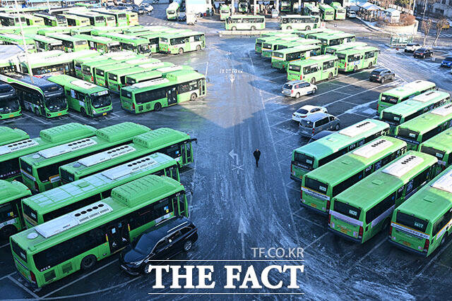 '서울 시내버스 총파업' 멈춰 선 시민들의 발.