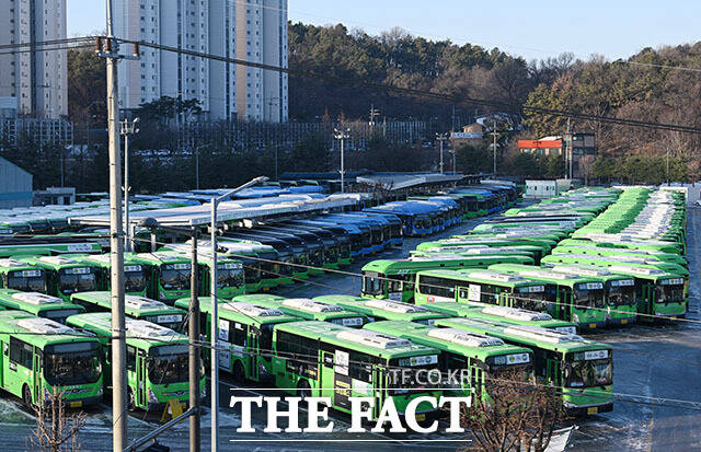 '서울 시내버스 총파업' 멈춰 선 시민들의 발.