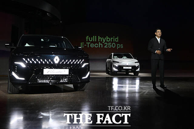 르노코리아 니콜라 파리 사장이 13일 오전 서울 광진구 그랜드 워커힐에서 열린 르노코리아 글로벌 플래그십 미디어 공개 행사에 참석해 인사말을 하고 있다. /서예원 기자