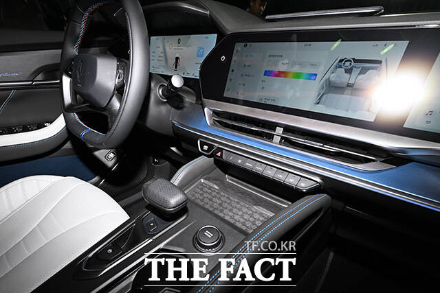 르노코리아 글로벌 플래그십 미디어 공개 행사가 13일 오전 서울 광진구 그랜드 워커힐에서 열린 가운데 르노 필랑트 차량이 공개되고 있다. /서예원 기자