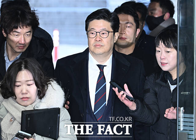 김병주 MBK파트너스 회장이 구속 전 피의자 심문(영장실질심사)에 출석하고 있다.