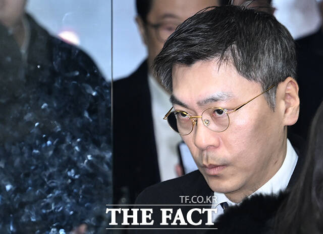 김병주 MBK파트너스 회장이 구속 전 피의자 심문(영장실질심사)에 출석하고 있다.