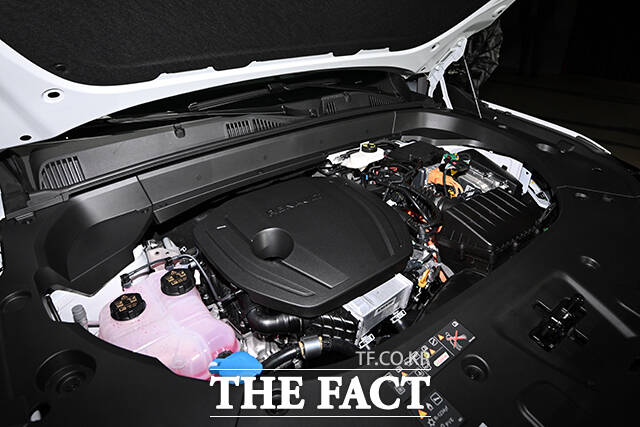 르노코리아 글로벌 플래그십 미디어 공개 행사가 13일 오전 서울 광진구 그랜드 워커힐에서 열린 가운데 르노 필랑트 차량이 공개되고 있다. /서예원 기자