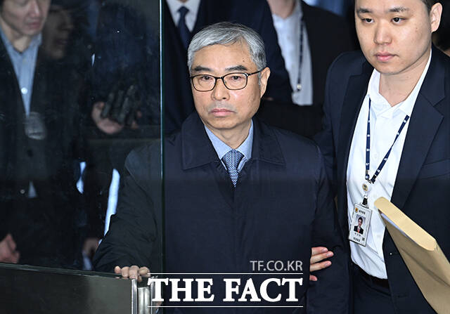 김병주 MBK파트너스 회장이 구속 전 피의자 심문(영장실질심사)에 출석하고 있다.