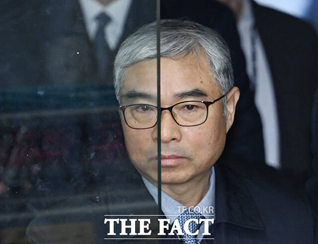 김병주 MBK파트너스 회장이 구속 전 피의자 심문(영장실질심사)에 출석하고 있다.